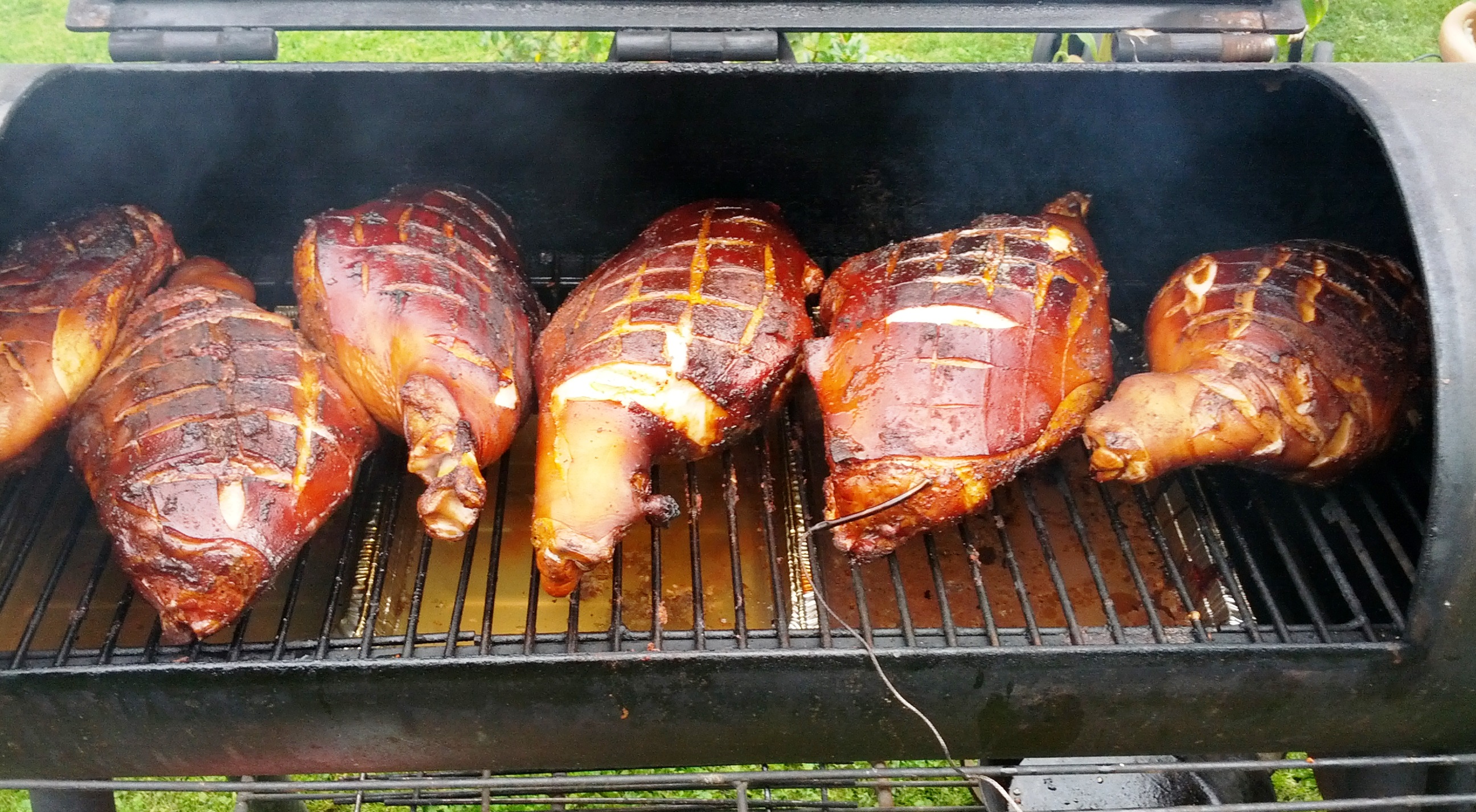 Spanferkel-Keulen aus dem BBQ Smoker